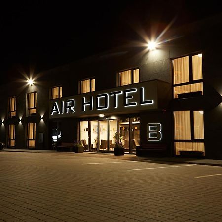 Air Hotel Karmėlava Buitenkant foto