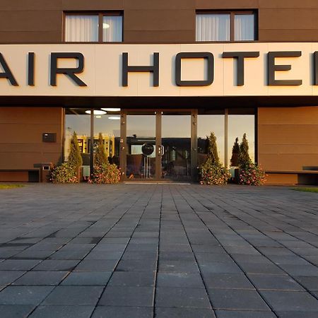 Air Hotel Karmėlava Buitenkant foto