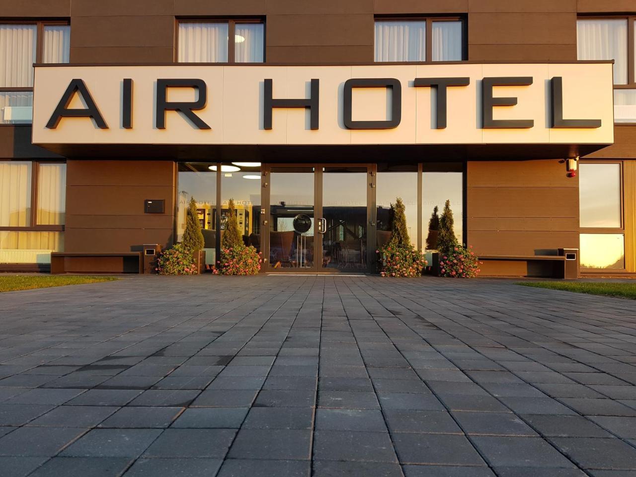 Air Hotel Karmėlava Buitenkant foto